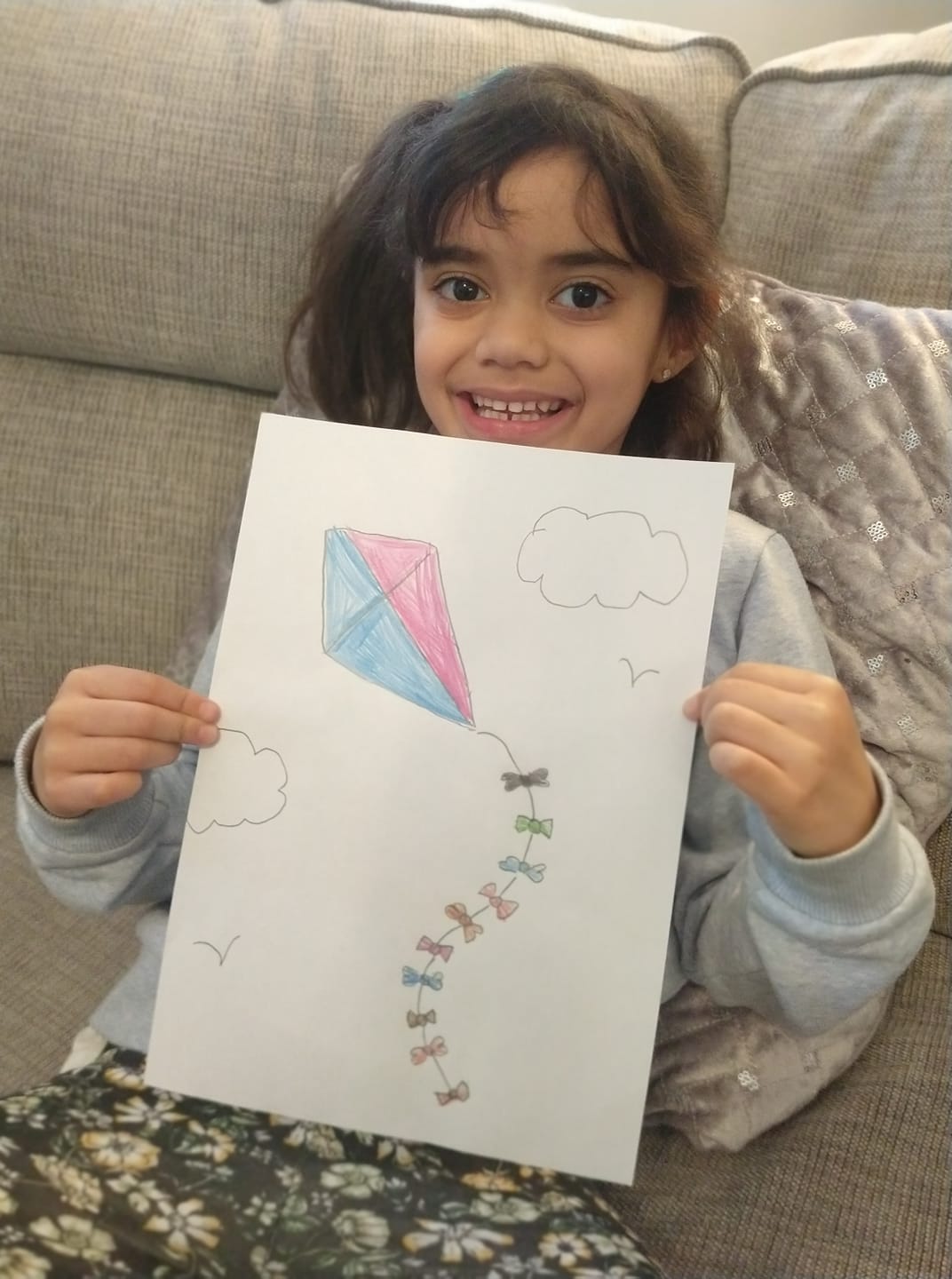 Pretty Kite Bow Holder Designed by Amelia, Age 6